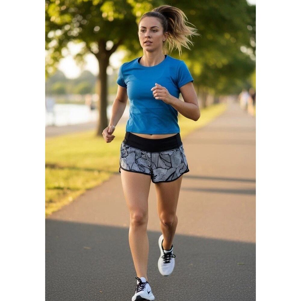 Lululemon Dottie Speed Athletic Performance Shorts Womens 6 2.5" Lined